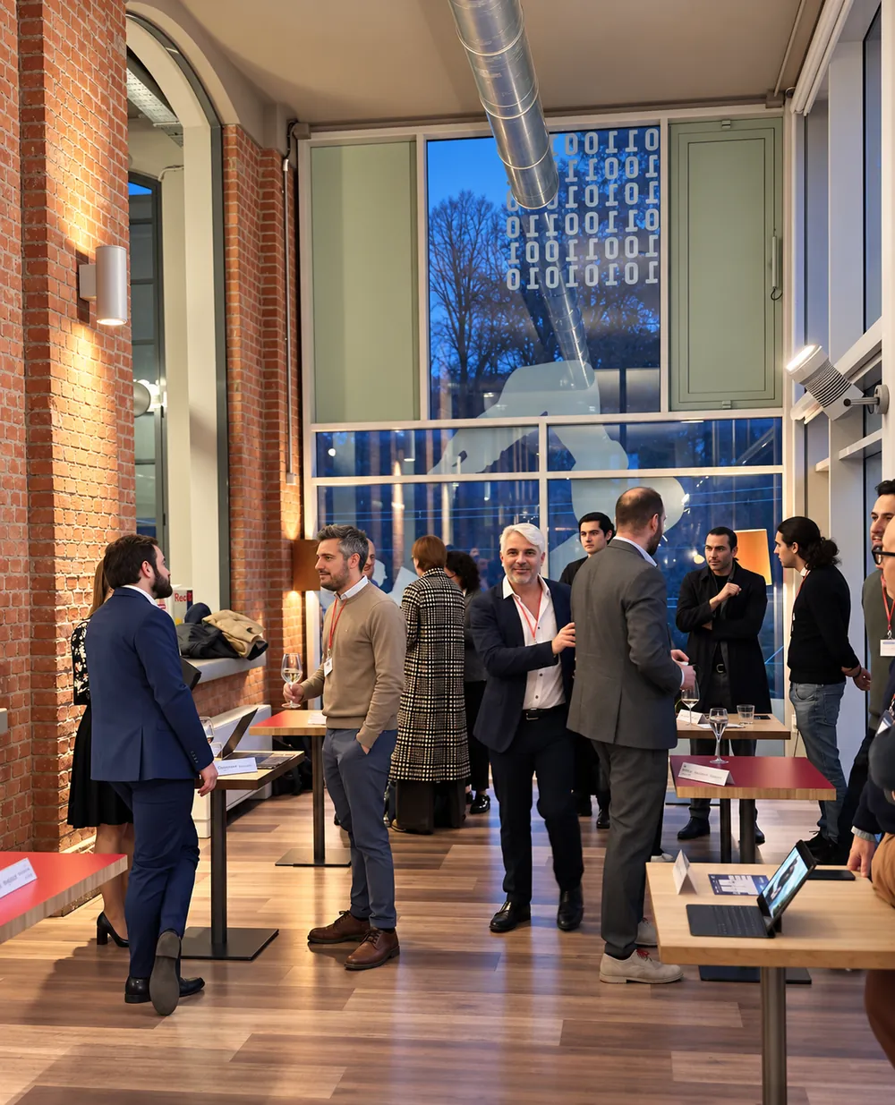 Networking tra imprenditori durante un evento a ComoNExT